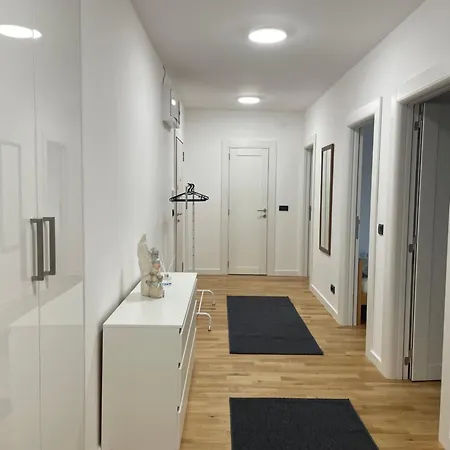 Joy Vracar 3 Bedrooms 2 Bathrooms Lägenhet