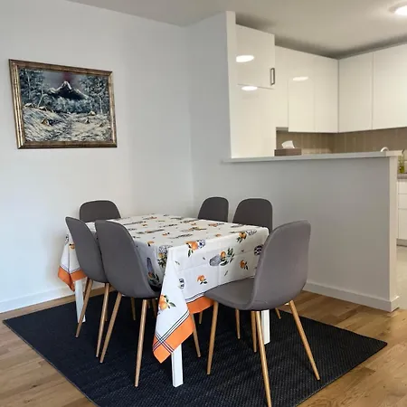 Joy Vracar 3 Bedrooms 2 Bathrooms *