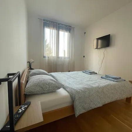 Joy Vracar 3 Bedrooms 2 Bathrooms * Belgrade