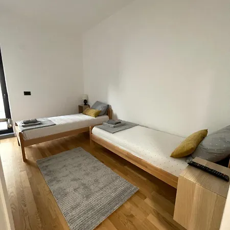 Joy Vracar 3 Bedrooms 2 Bathrooms *